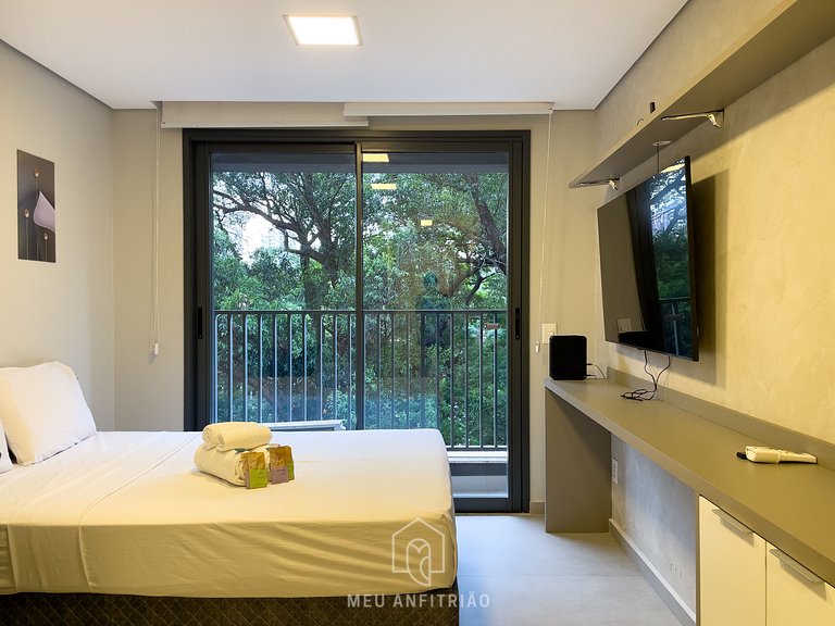 Studio for 2, balcony and leisure near the airport