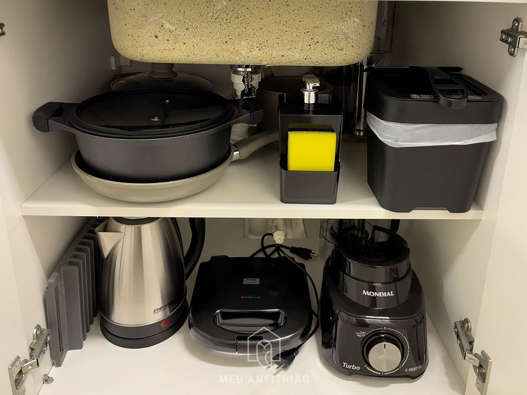 Studio for 2, balcony and leisure near the airport