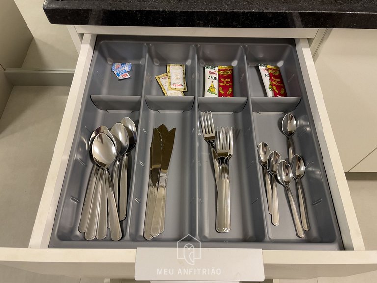 Studio for 2, balcony and leisure near the airport