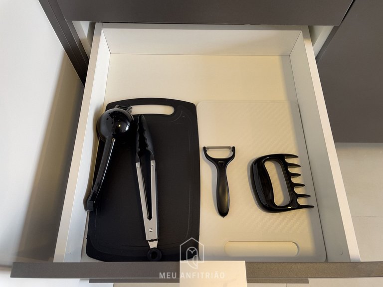 Queen bed and leisure near Congonhas Airport