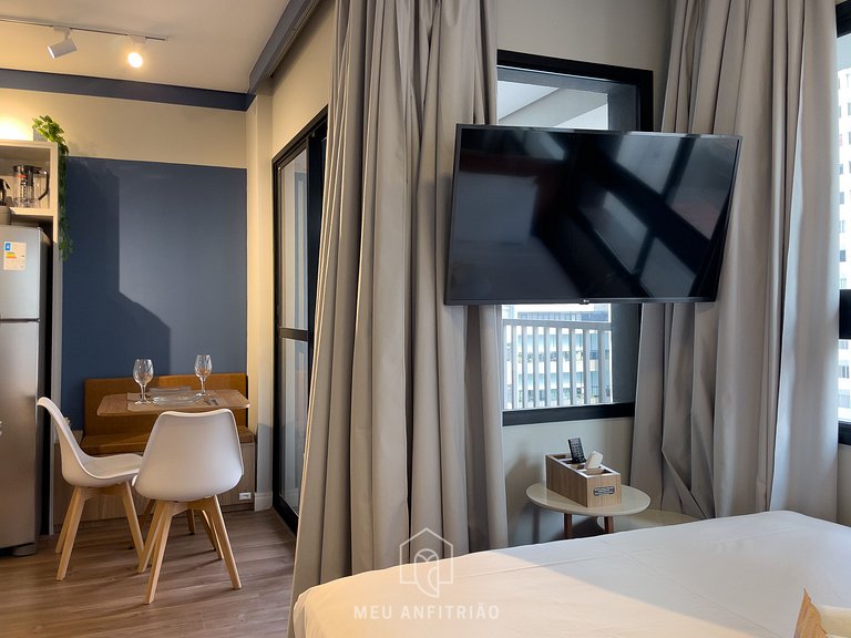 2 people, leisure next to Oscar Freire subway