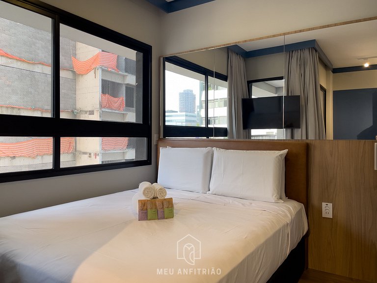 2 people, leisure next to Oscar Freire subway