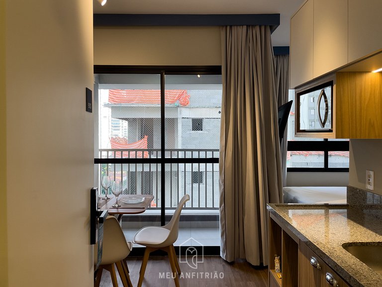 2 people, leisure next to Oscar Freire subway