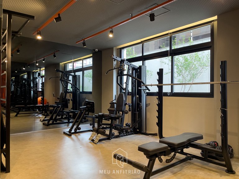 2 pessoas, lazer ao lado do metrô Oscar Freire