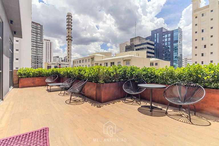 Queen-size bed, gym next to Santo Amaro Avenue