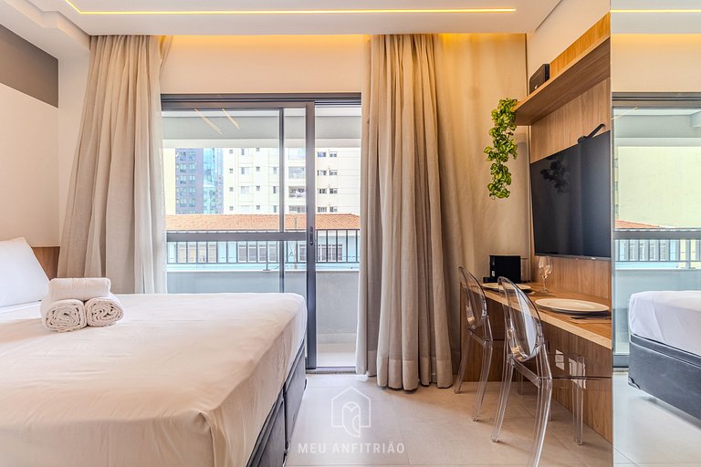 Queen-size bed, gym next to Santo Amaro Avenue