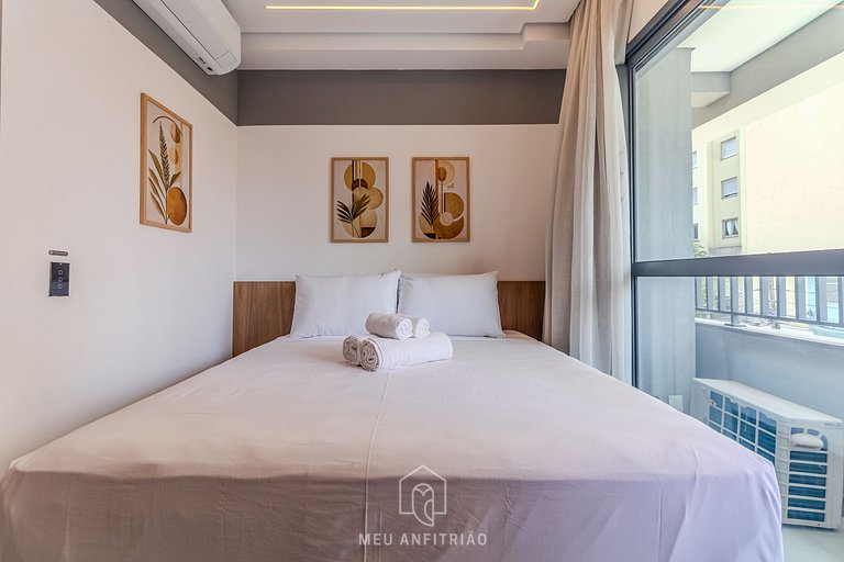 Queen-size bed, gym next to Santo Amaro Avenue