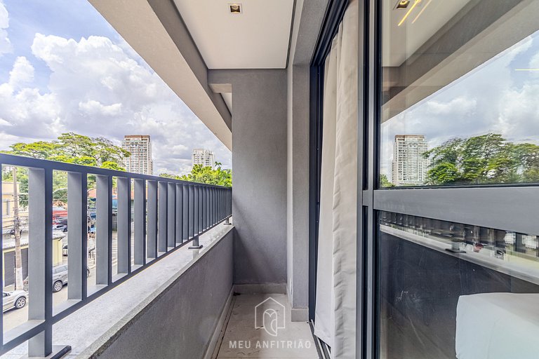 Queen-size bed, gym next to Santo Amaro Avenue