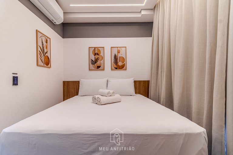 Queen-size bed, gym next to Santo Amaro Avenue