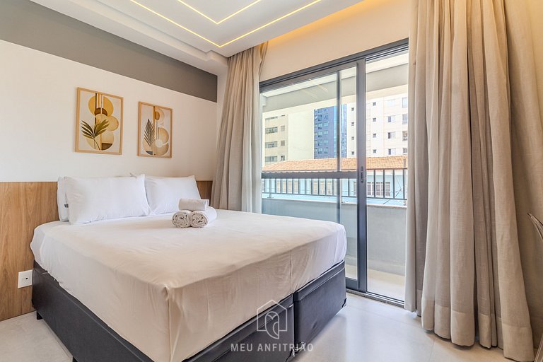 Queen-size bed, gym next to Santo Amaro Avenue