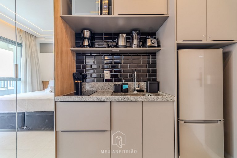 Queen-size bed, gym next to Santo Amaro Avenue