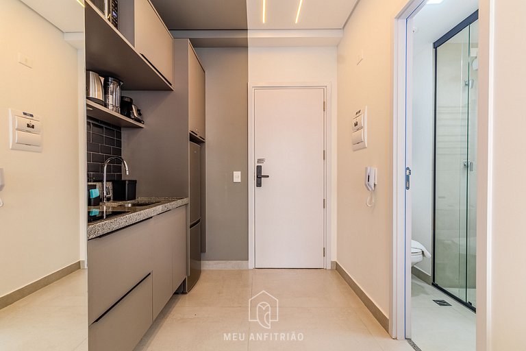 Queen-size bed, gym next to Santo Amaro Avenue