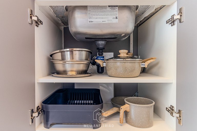 Queen-size bed, gym next to Santo Amaro Avenue