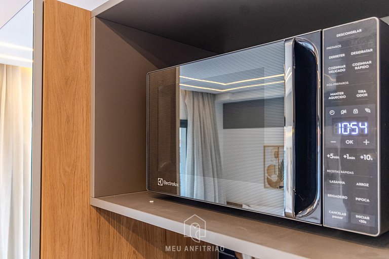 Queen-size bed, gym next to Santo Amaro Avenue