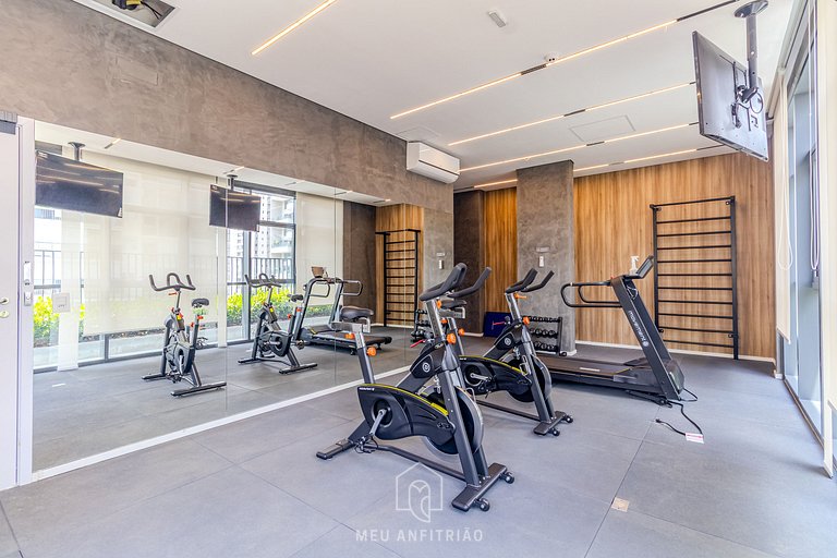 Queen-size bed, gym next to Santo Amaro Avenue