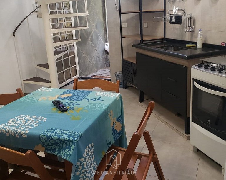 3 pessoas, café, garagem em frente à praia