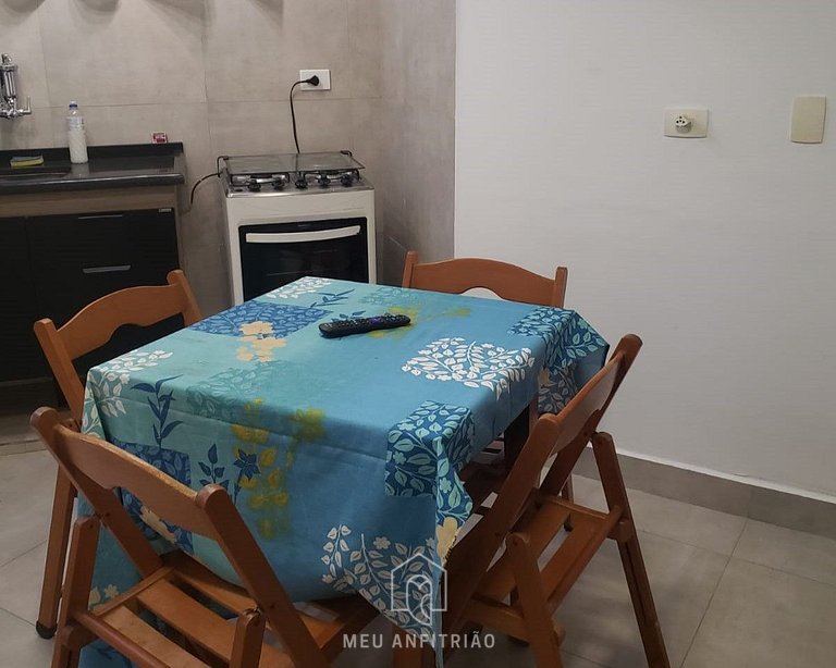 3 pessoas, café, garagem em frente à praia