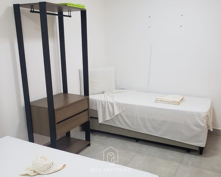 3 pessoas, café, garagem em frente à praia