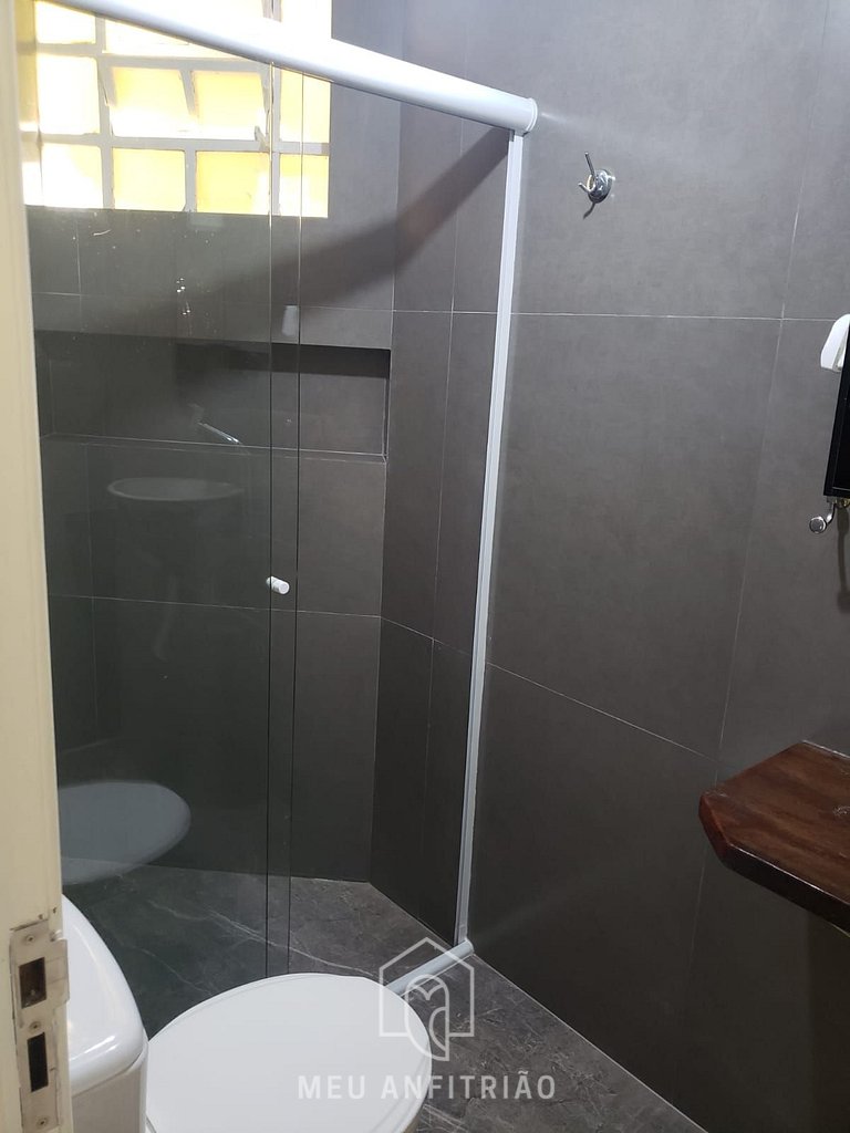 3 pessoas, café, garagem em frente à praia