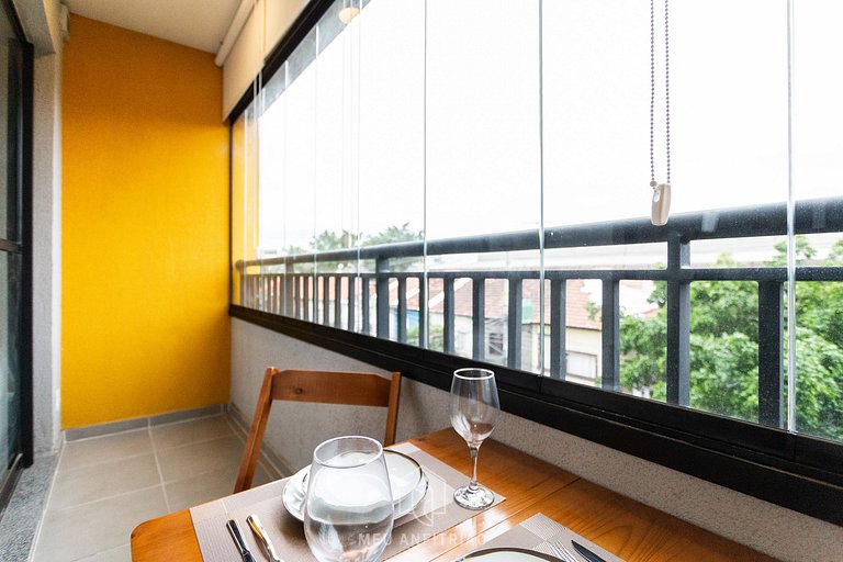 Studio completo de 26m², varanda, a 600m do metrô