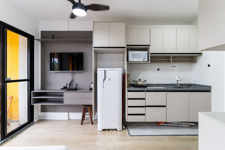 Studio completo de 26m², varanda, a 600m do metrô