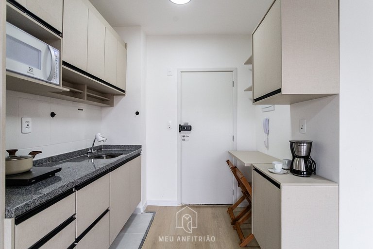 Studio completo de 26m², varanda, a 600m do metrô