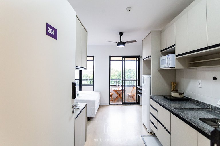 Studio completo de 26m², varanda, a 600m do metrô
