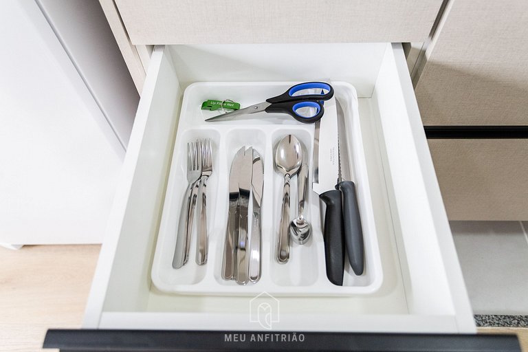 Studio completo de 26m², varanda, a 600m do metrô