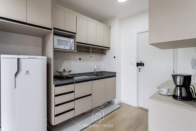 Studio completo de 26m², varanda, a 600m do metrô