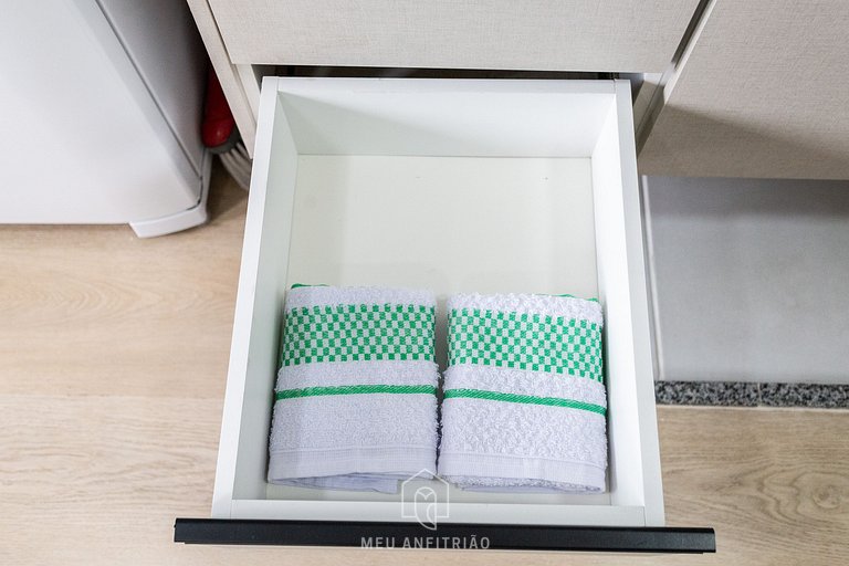 Studio completo de 26m², varanda, a 600m do metrô