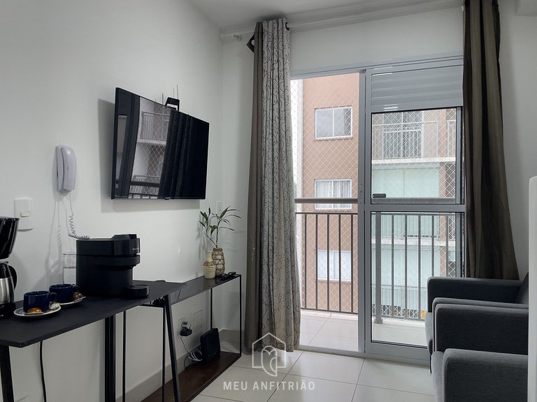 Apto c/ varanda e lazer perto da Av. Nações Unidas