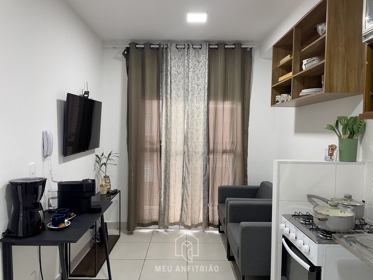 Apt w/ balcony and leisure near Nações Unidas Av.