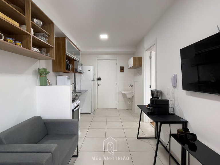 Apt w/ balcony and leisure near Nações Unidas Av.