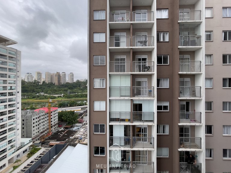 Apto c/ varanda e lazer perto da Av. Nações Unidas