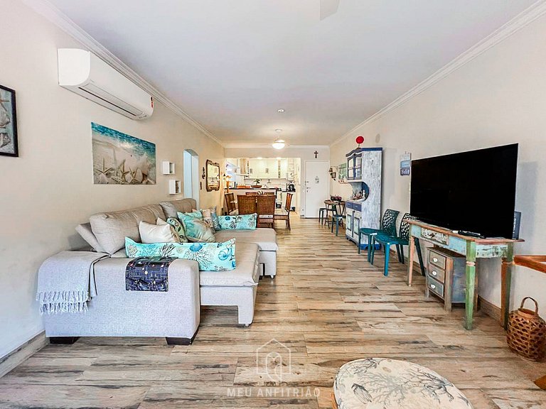3-Bedroom Apartment with Barbecue at Enseada Beach