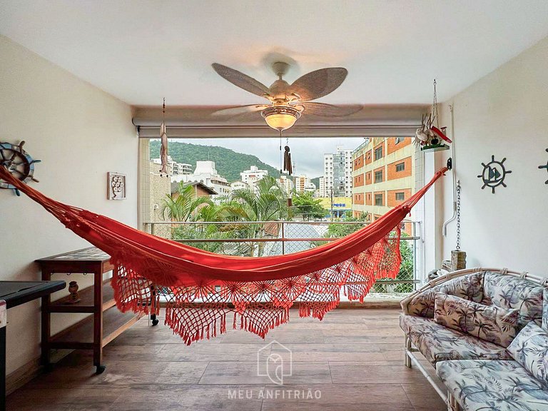 3-Bedroom Apartment with Barbecue at Enseada Beach