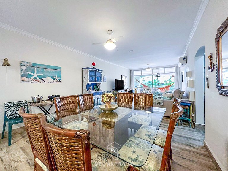 3-Bedroom Apartment with Barbecue at Enseada Beach