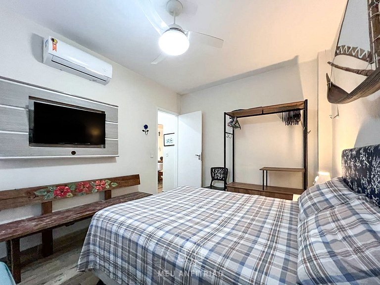 3-Bedroom Apartment with Barbecue at Enseada Beach