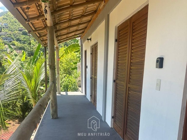 Suite with balcony and ocean view near Vila