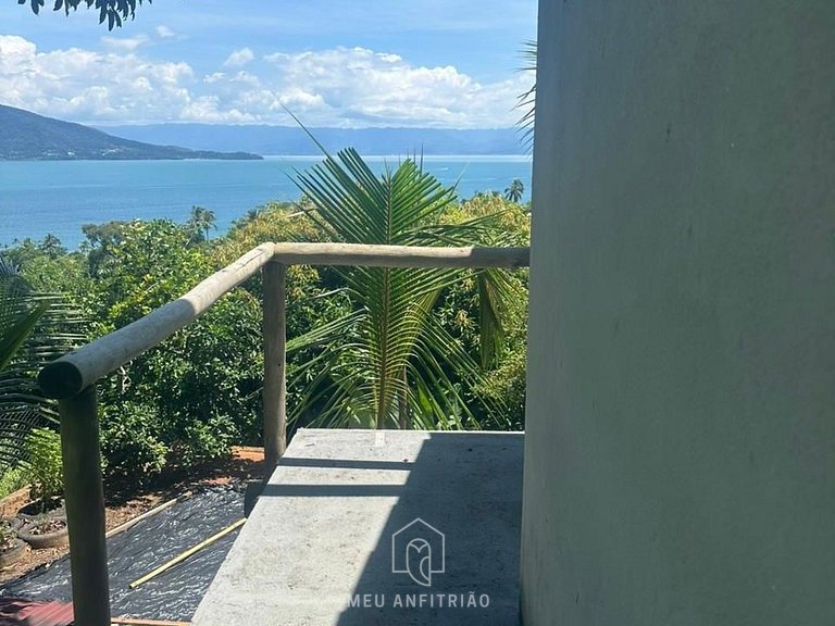 Suite with balcony and ocean view near Vila