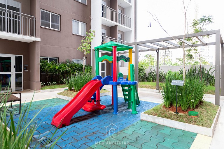 Apt w/ balcony and leisure near Nações Unidas Av.