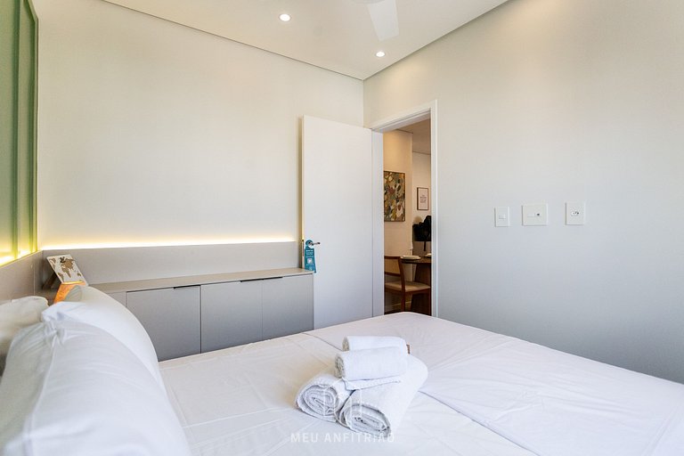 Balcony, queen bed near Parada Inglesa station