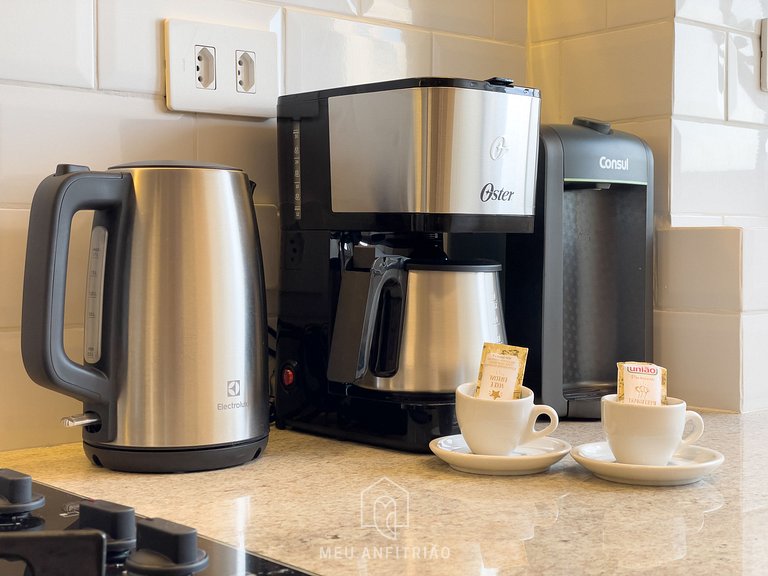 Balcony, queen bed near Parada Inglesa station