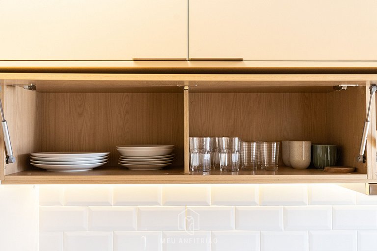 Balcony, queen bed near Parada Inglesa station