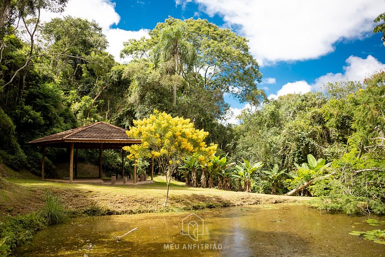 Farm House in Ibiúna with Pool and Soccer Field