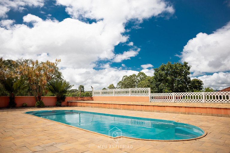 Farm House in Ibiúna with Pool and Soccer Field