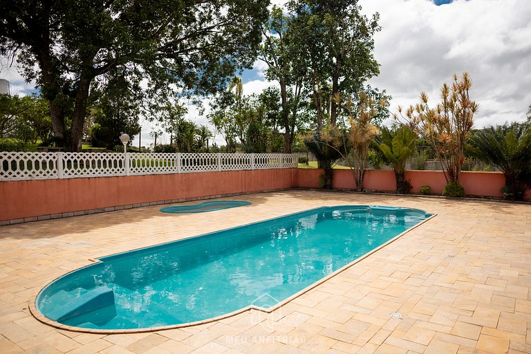 Chácara em Ibiúna com Piscina e Campo de Futebol