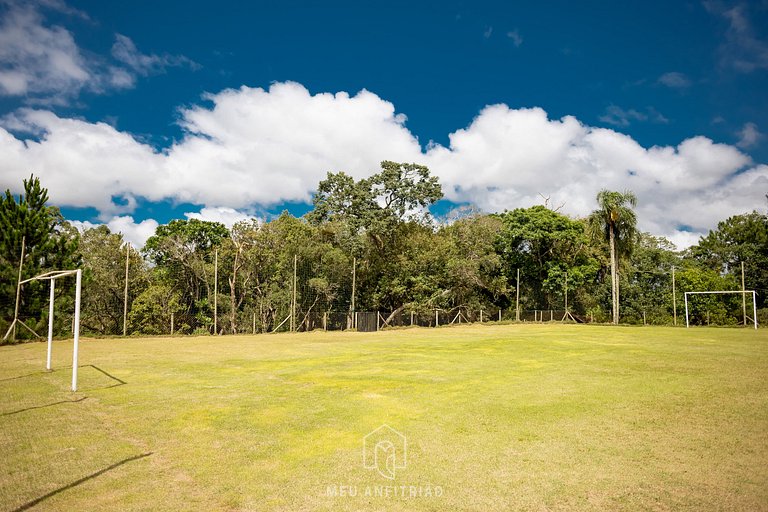 Chácara em Ibiúna com Piscina e Campo de Futebol