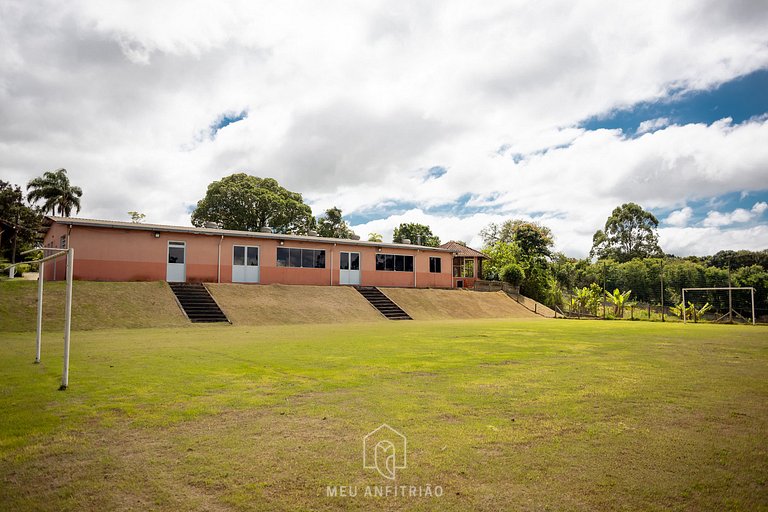 Farm House in Ibiúna with Pool and Soccer Field