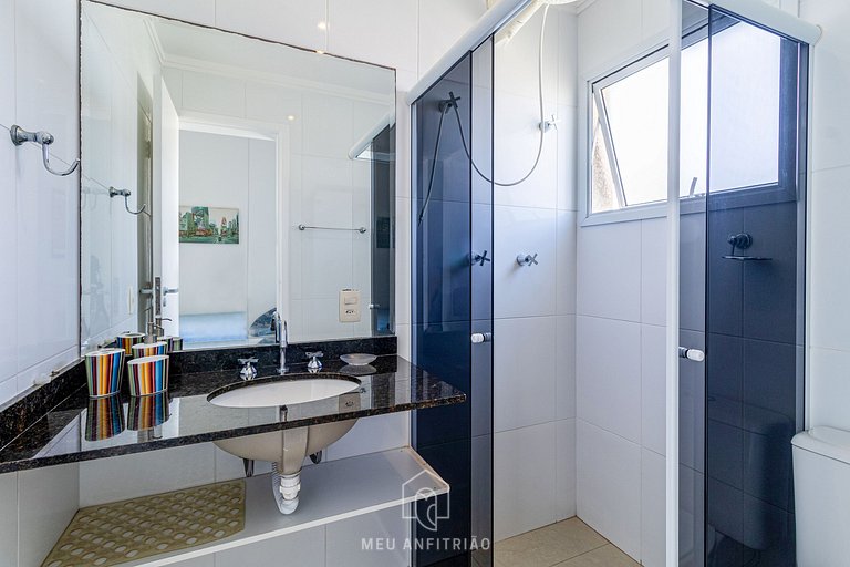 100m² | 3 suítes | Piscina | Sauna | 300m da praia